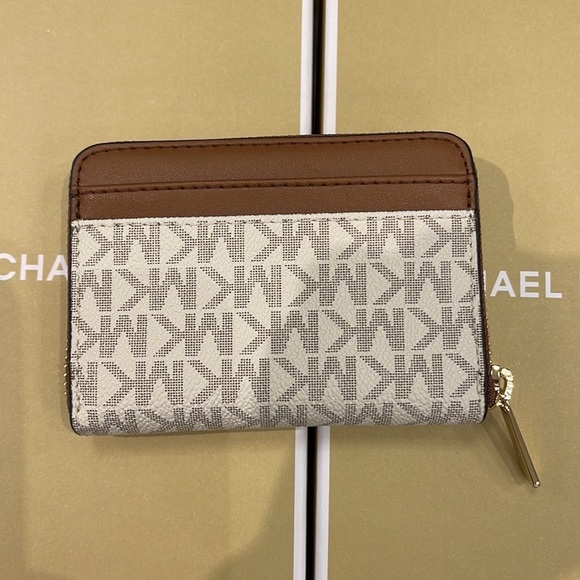 Michael Kors Jet Set Travel Medium Zip Around Card Case Vanilla - Picture 2 of 16